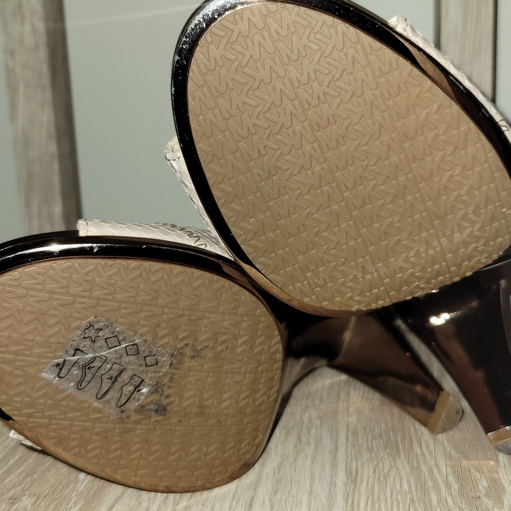 Shoes - Picture 4 of 4